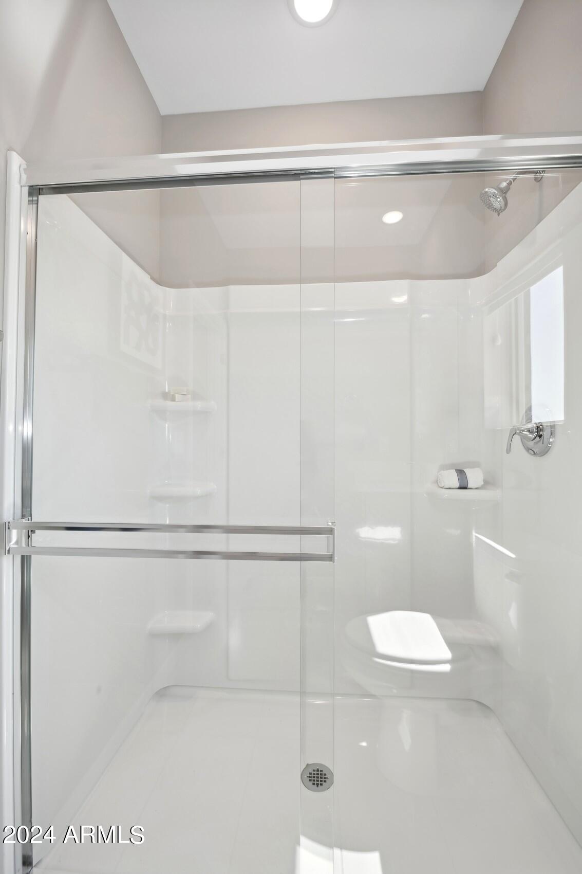 2819 West Red Fox Road Phoenix, AZ 85085 - Photo 14 of 16 145009_17 North_Carina_Primary Shower