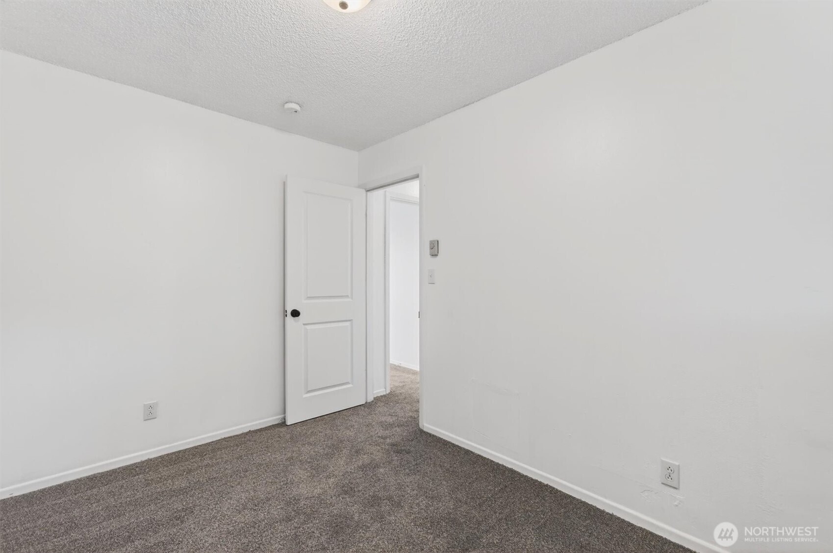 109 Barnes Street Kelso, WA 98626 - Photo 16 of 28