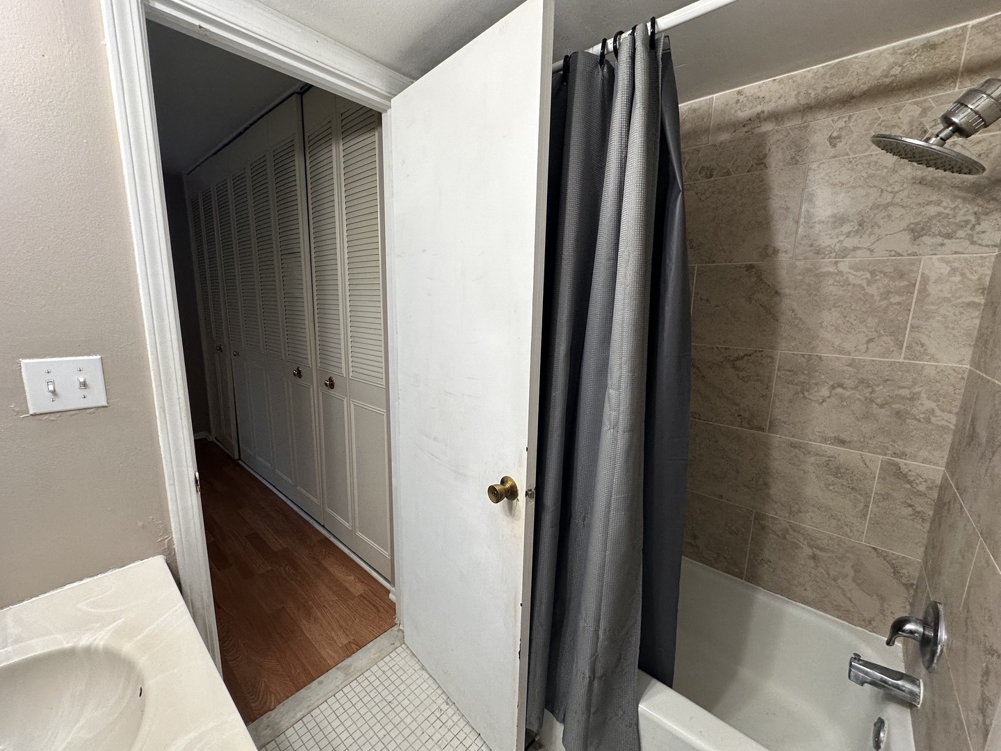 2311 South Goebbert Road, Unit B102 Arlington Heights, IL 60005 - Photo 11 of 21 Gallery Image 11
