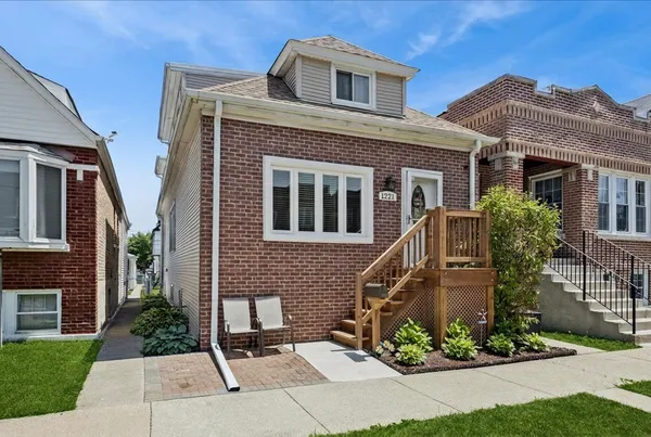 $389,900 | 1221 Scoville Avenue, Berwyn, IL 60402