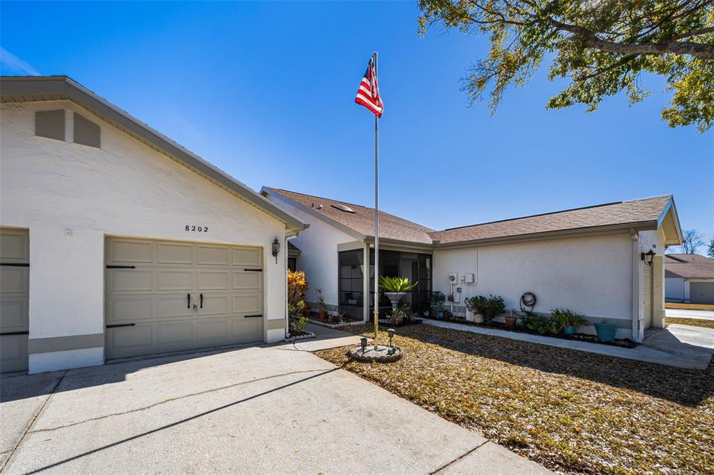 8202 Leafy Court Port Richey, FL 34668 - Photo 4 of 52