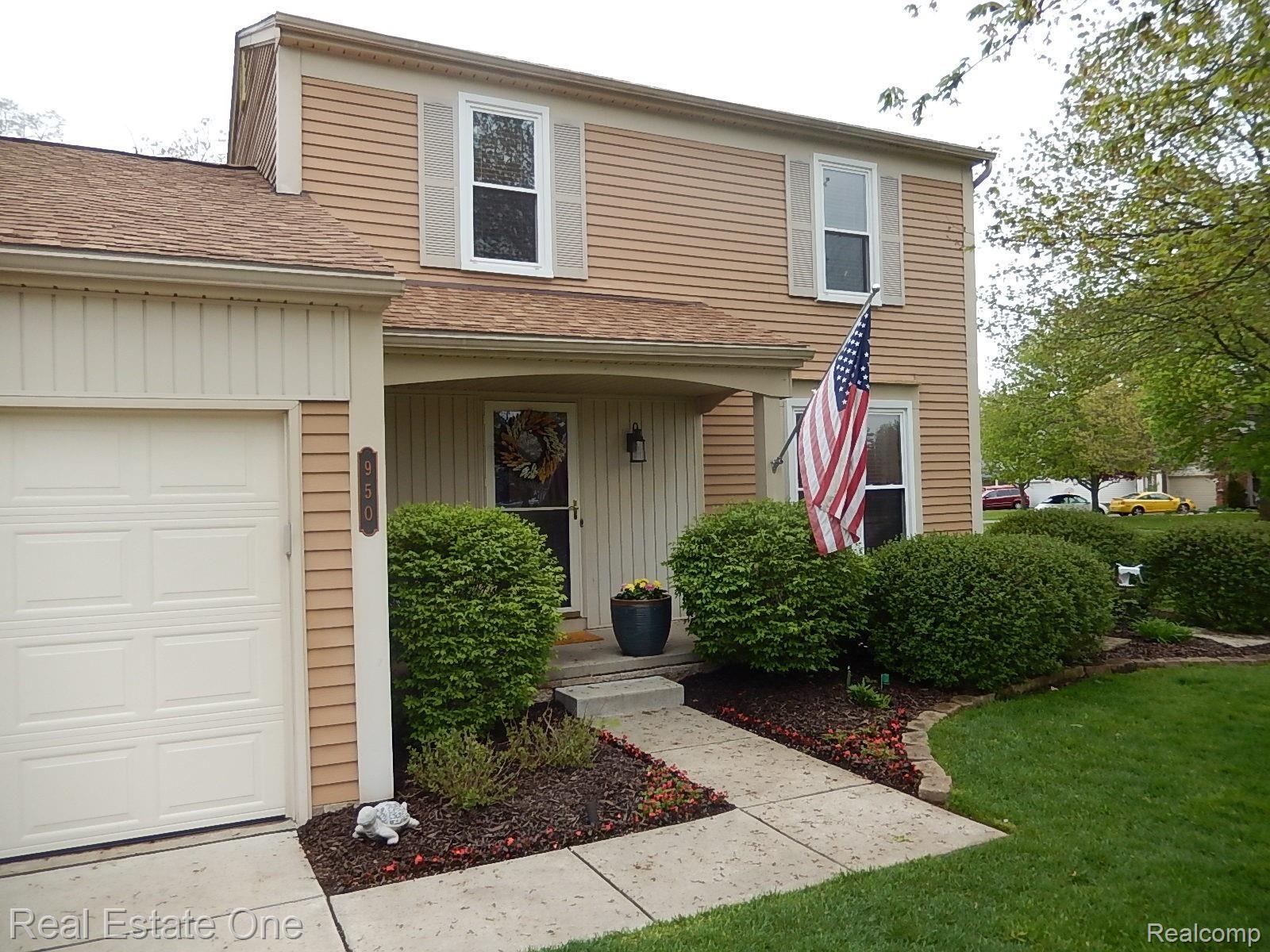 950 Cobblers Road Waterford, MI 48327 - Photo 3 of 29 Entry View 1.JPG