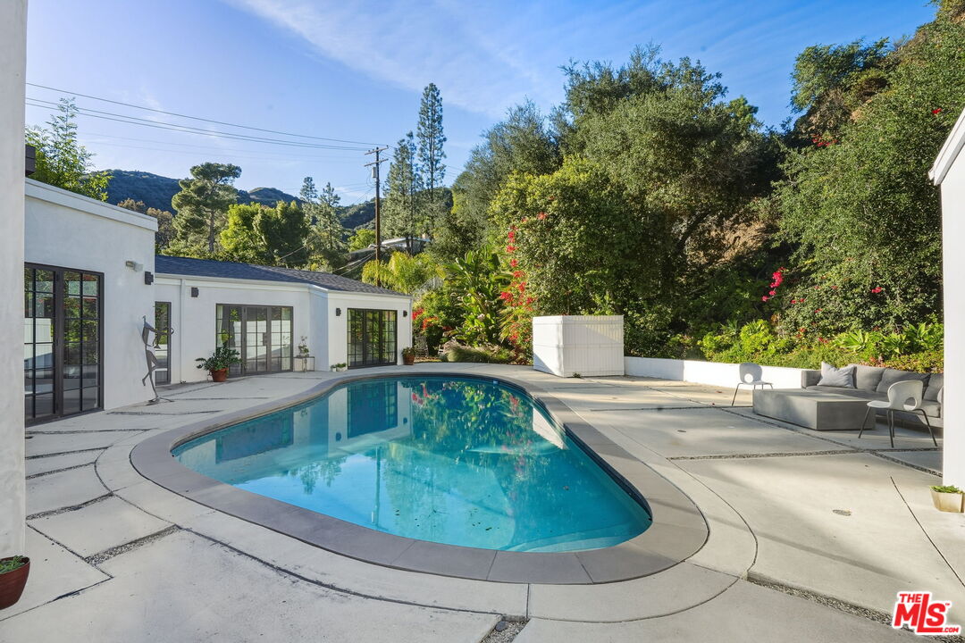 13019 Sky Valley Road Los Angeles, CA 90049 - Photo 35 of 39 a view of outdoor space and yard