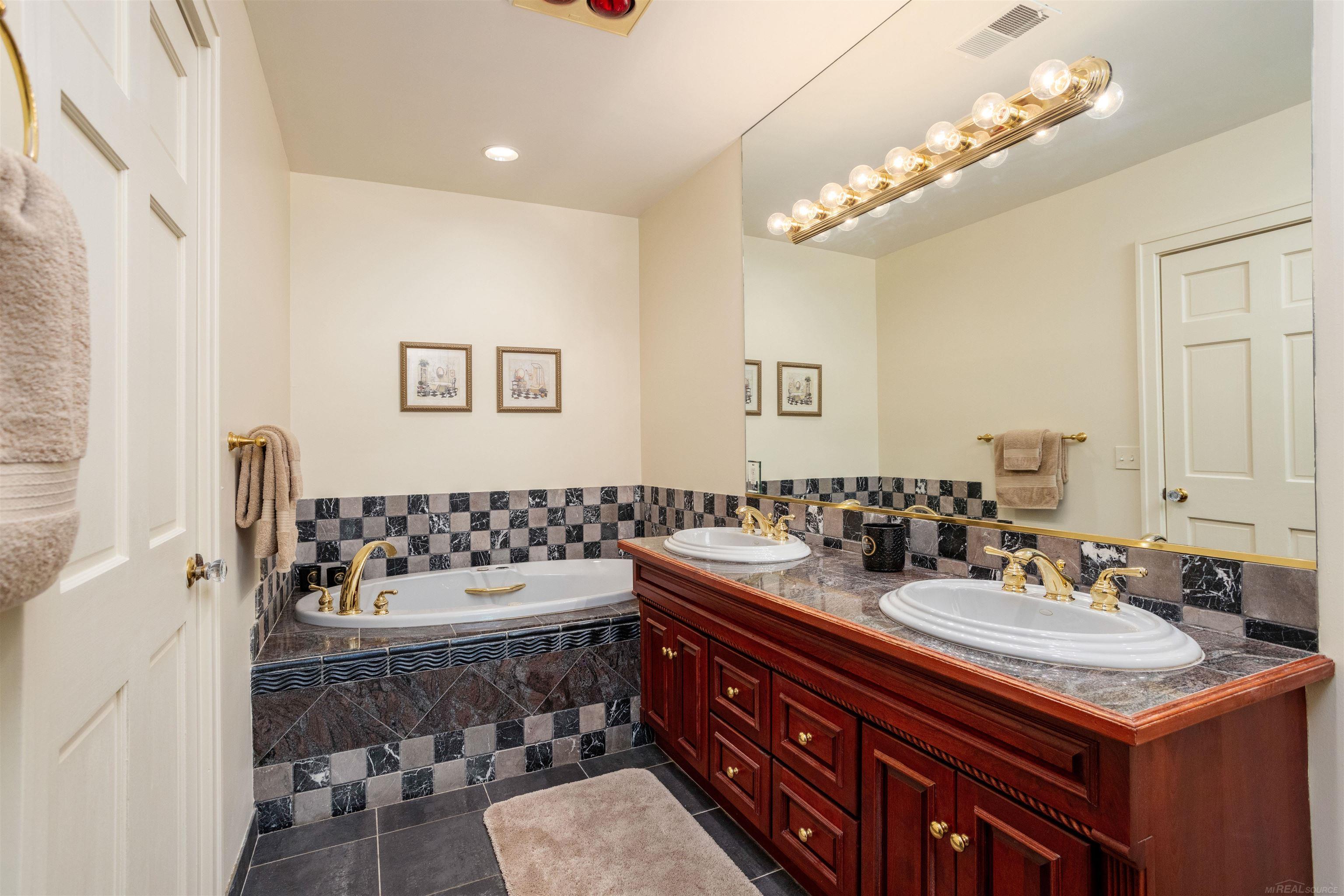 1427 Yorkshire Road Grosse Pointe, MI 48230 - Photo 27 of 68 50144126-23859be3-0396-45ce-98c2-863dfa016165.JPG
