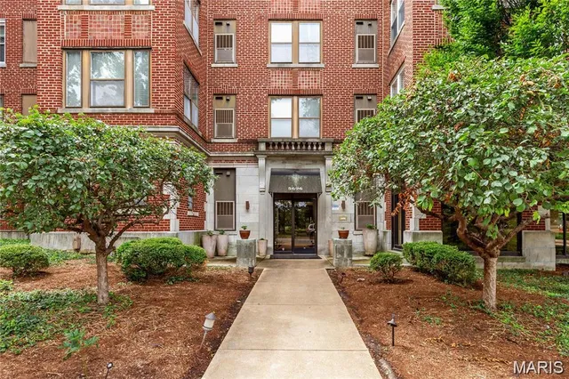 $98,000 | 5696 Kingsbury Avenue, Unit 102, St. Louis, MO 63112