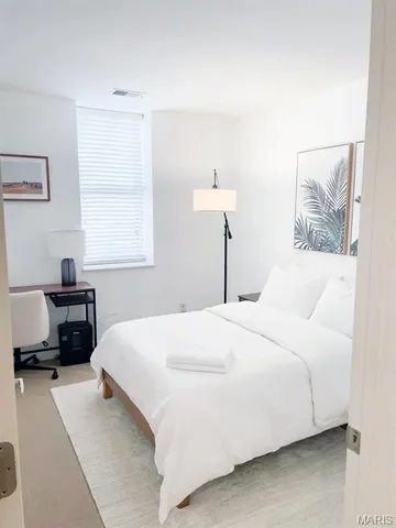 $98,000 | 5696 Kingsbury Avenue, Unit 102, St. Louis, MO 63112