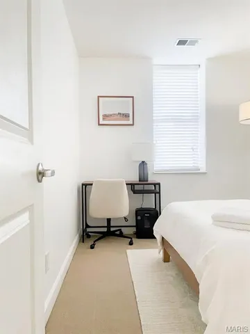 $98,000 | 5696 Kingsbury Avenue, Unit 102, St. Louis, MO 63112