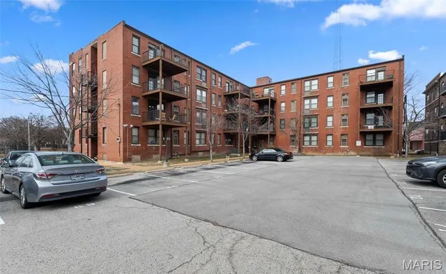 $98,000 | 5696 Kingsbury Avenue, Unit 102, St. Louis, MO 63112