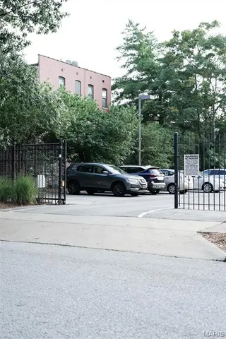 $98,000 | 5696 Kingsbury Avenue, Unit 102, St. Louis, MO 63112