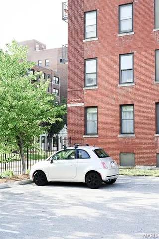 $98,000 | 5696 Kingsbury Avenue, Unit 102, St. Louis, MO 63112