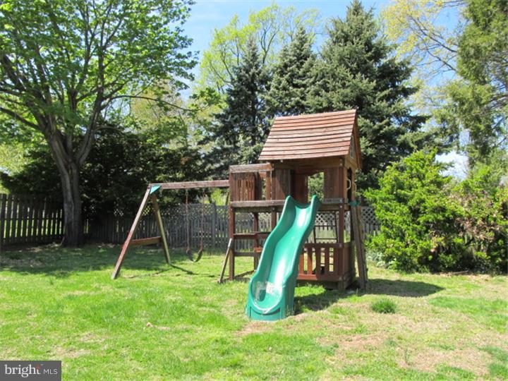 604 East Street Road Warminster, PA 18974 - Photo 5 of 19 Back Yard