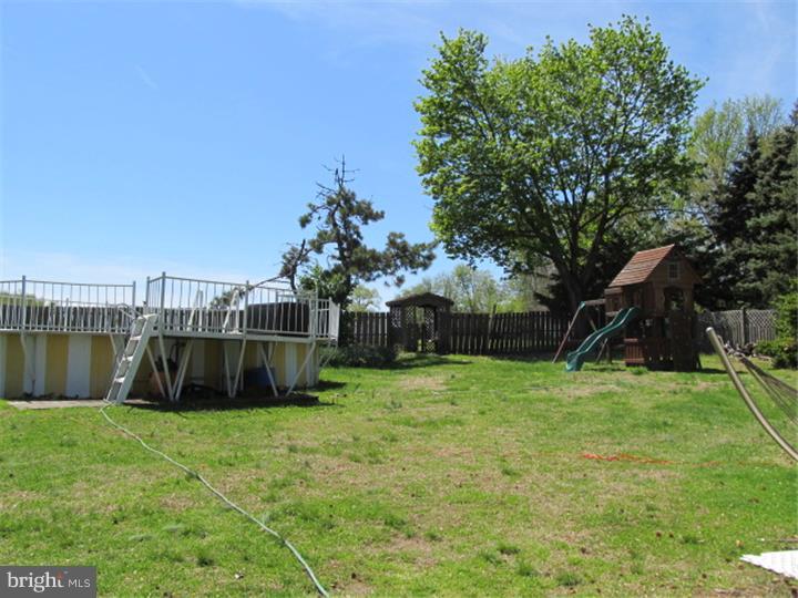 604 East Street Road Warminster, PA 18974 - Photo 6 of 19 Back Yard