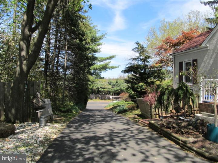 604 East Street Road Warminster, PA 18974 - Photo 8 of 19 Driveway