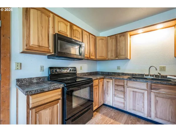 $389,000 | 1135 1st Street Northeast, Bandon, OR 97411