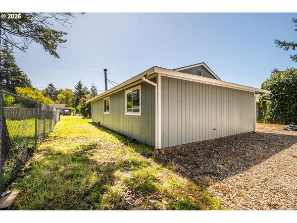 $389,000 | 1135 1st Street Northeast, Bandon, OR 97411
