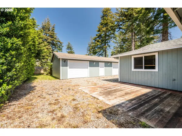 $389,000 | 1135 1st Street Northeast, Bandon, OR 97411