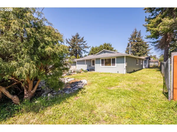 $389,000 | 1135 1st Street Northeast, Bandon, OR 97411