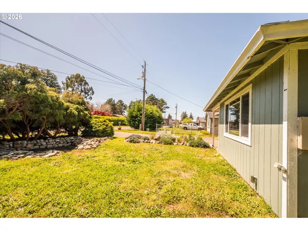 $389,000 | 1135 1st Street Northeast, Bandon, OR 97411