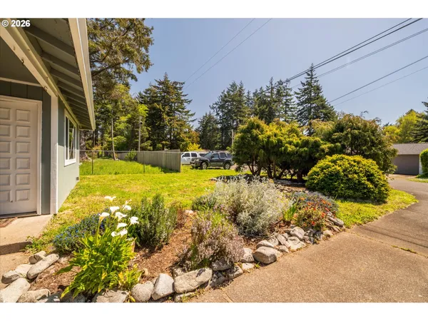 $389,000 | 1135 1st Street Northeast, Bandon, OR 97411