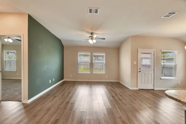 $2,250 | 1006 Fannin Street, Brenham, TX 77833