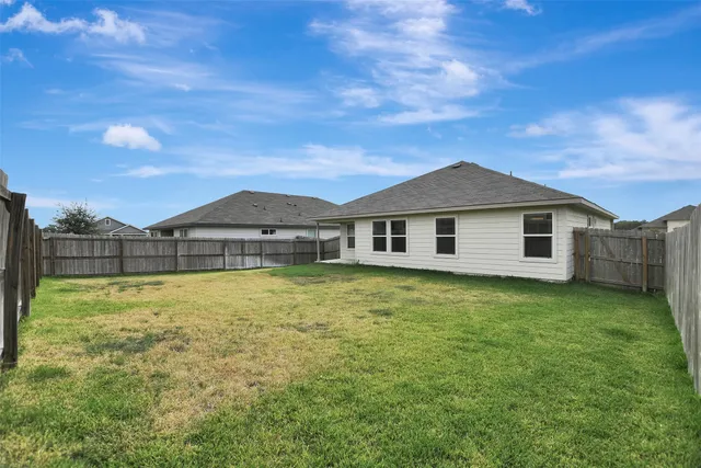 $2,250 | 1006 Fannin Street, Brenham, TX 77833