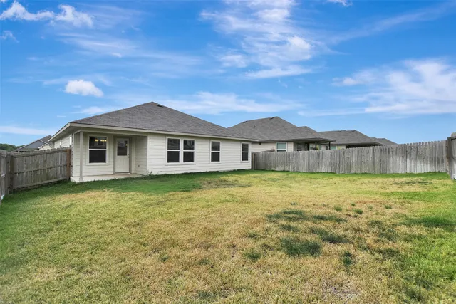 $2,250 | 1006 Fannin Street, Brenham, TX 77833