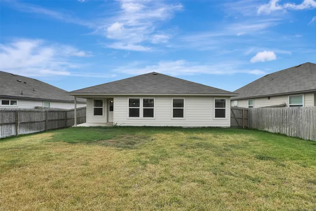 $2,250 | 1006 Fannin Street, Brenham, TX 77833