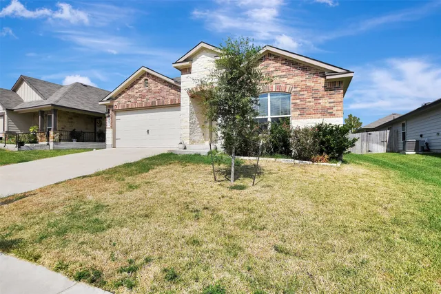 $2,250 | 1006 Fannin Street, Brenham, TX 77833