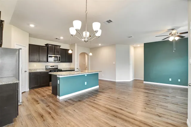 $2,250 | 1006 Fannin Street, Brenham, TX 77833