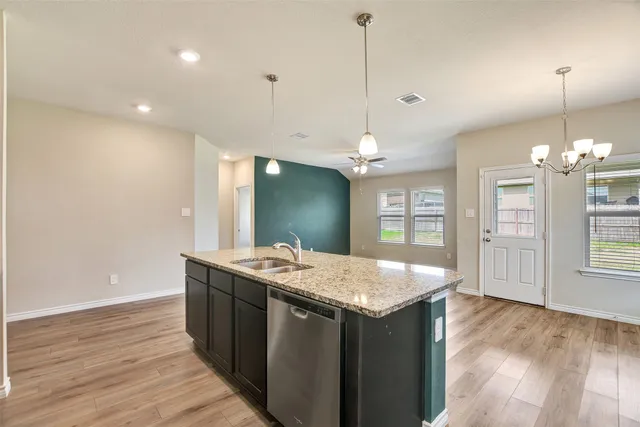 $2,250 | 1006 Fannin Street, Brenham, TX 77833