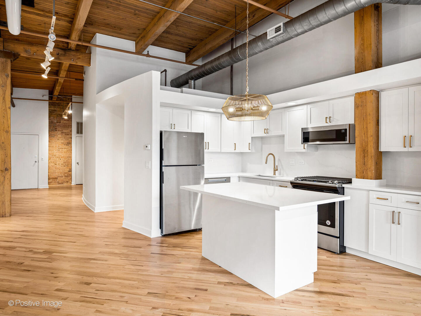 616 West Fulton Street, Unit 614 Chicago, IL 60661 - Photo 14 of 27 a kitchen with a stove a refrigerator and a sink