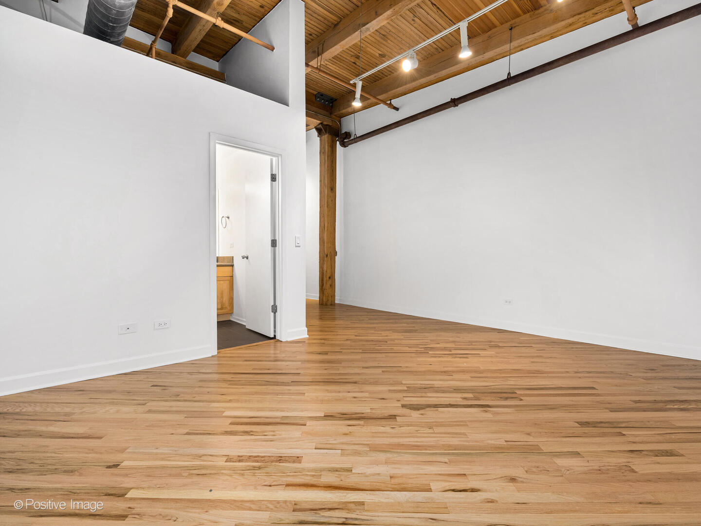 616 West Fulton Street, Unit 614 Chicago, IL 60661 - Photo 21 of 27 a view of an empty room