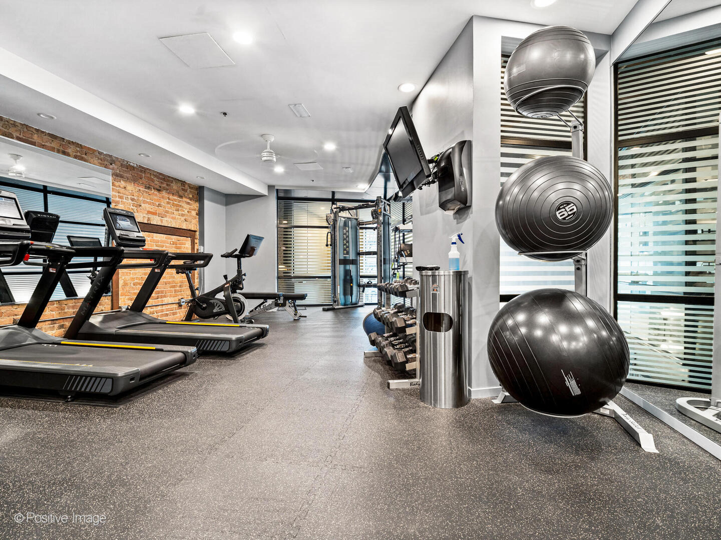 616 West Fulton Street, Unit 614 Chicago, IL 60661 - Photo 25 of 27 a view of a room with gym equipment