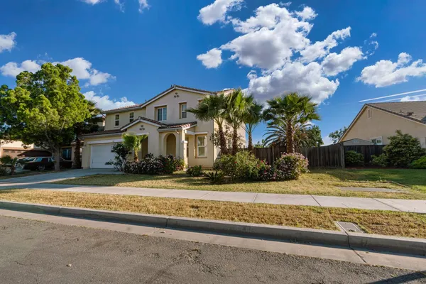 $519,888 | 2325 South Creekside Drive, Los Banos, CA 93635