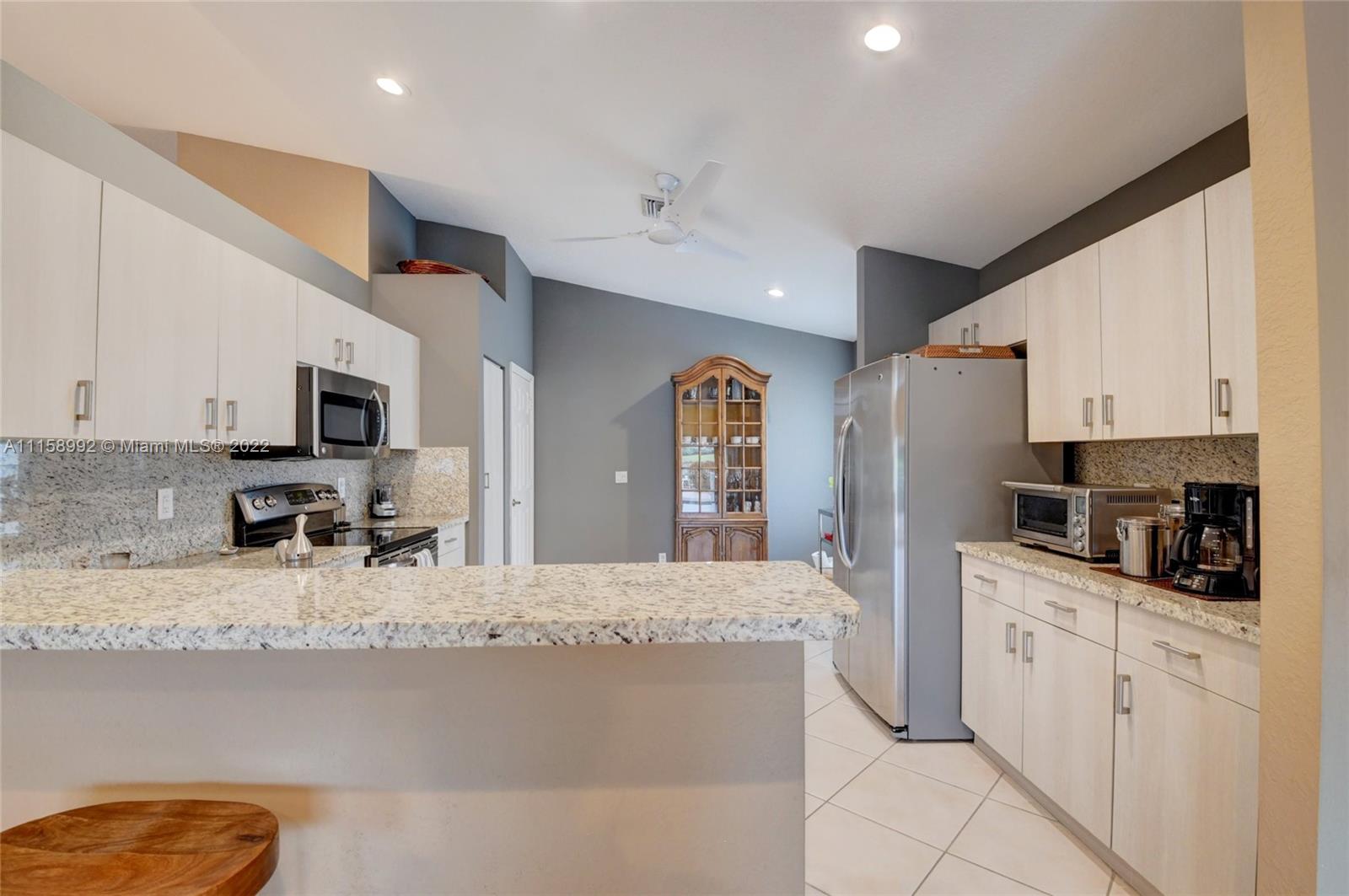 6565 Sun River Road Boynton Beach, FL 33437 - Photo 11 of 21 Gallery Image 11
