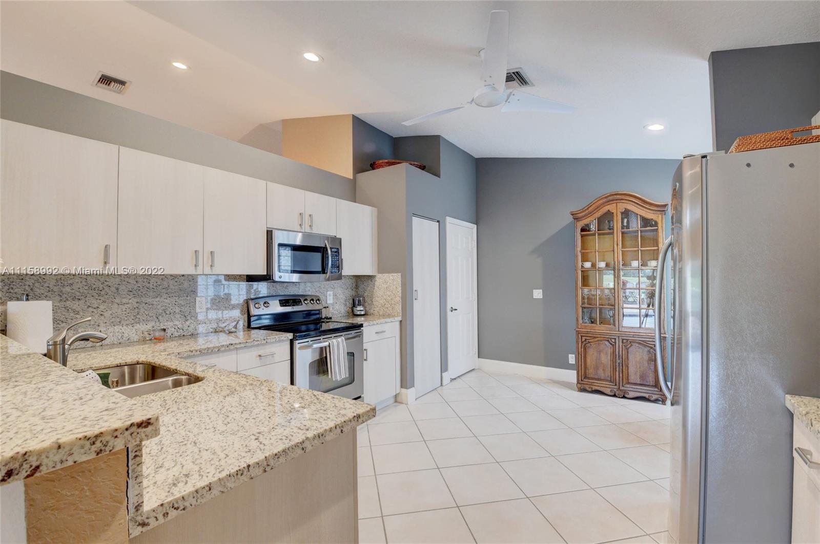 6565 Sun River Road Boynton Beach, FL 33437 - Photo 12 of 21 Gallery Image 12