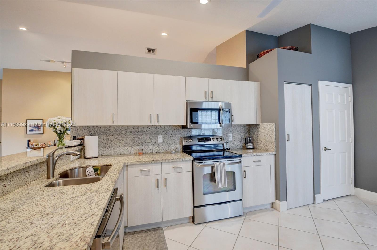 6565 Sun River Road Boynton Beach, FL 33437 - Photo 13 of 21 Gallery Image 13
