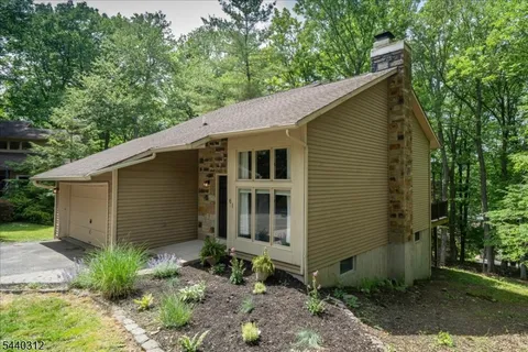 $500,000 | 61 Sandpiper Drive, Hackettstown, NJ 07840