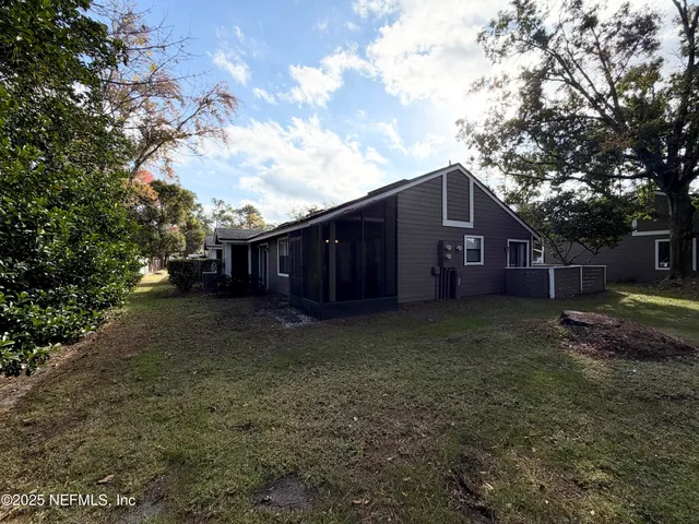 a view of a house with a yard