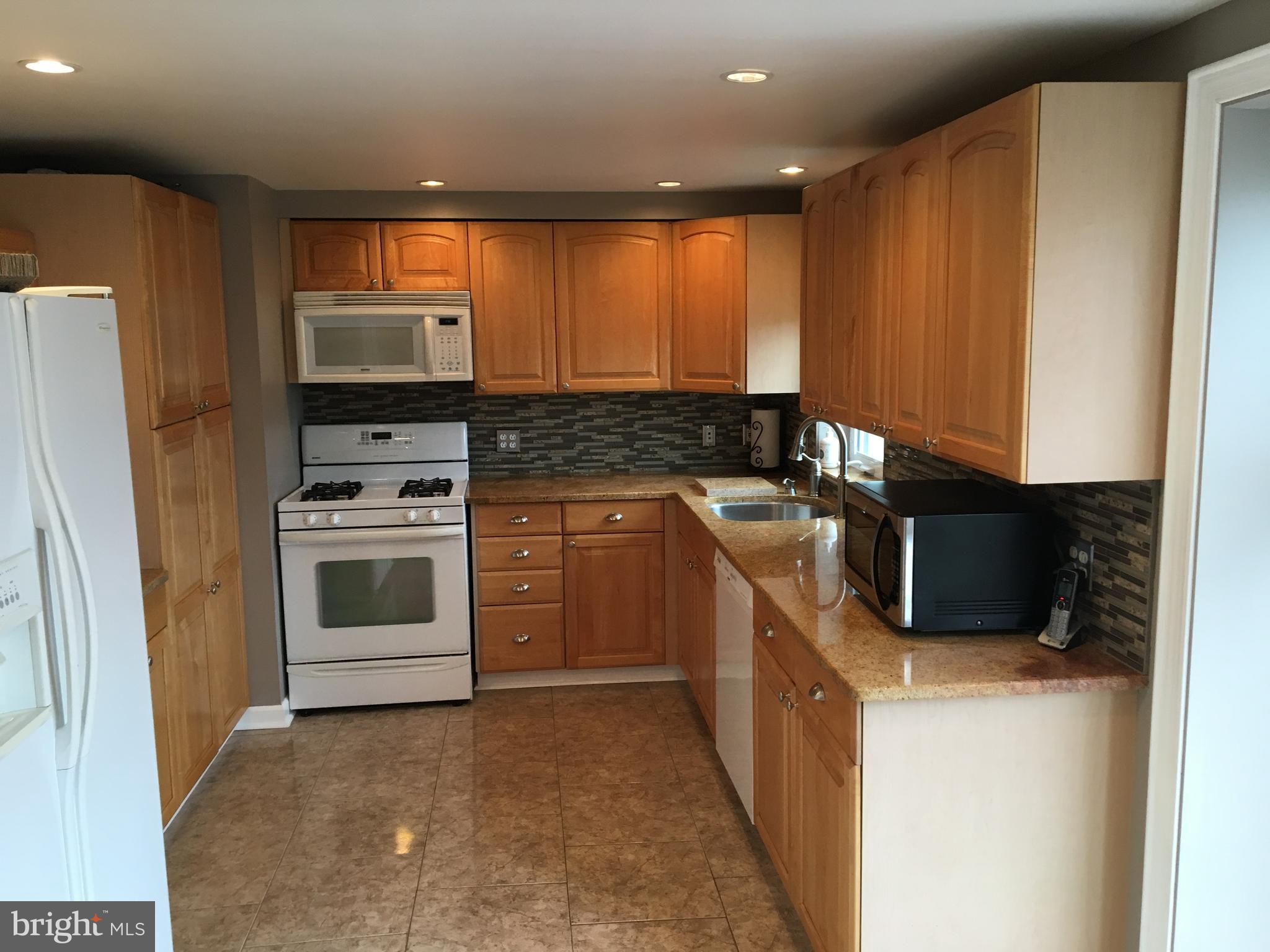 10206 West Keswick Road Philadelphia, PA 19114 - Photo 8 of 35 Gallery Image 8