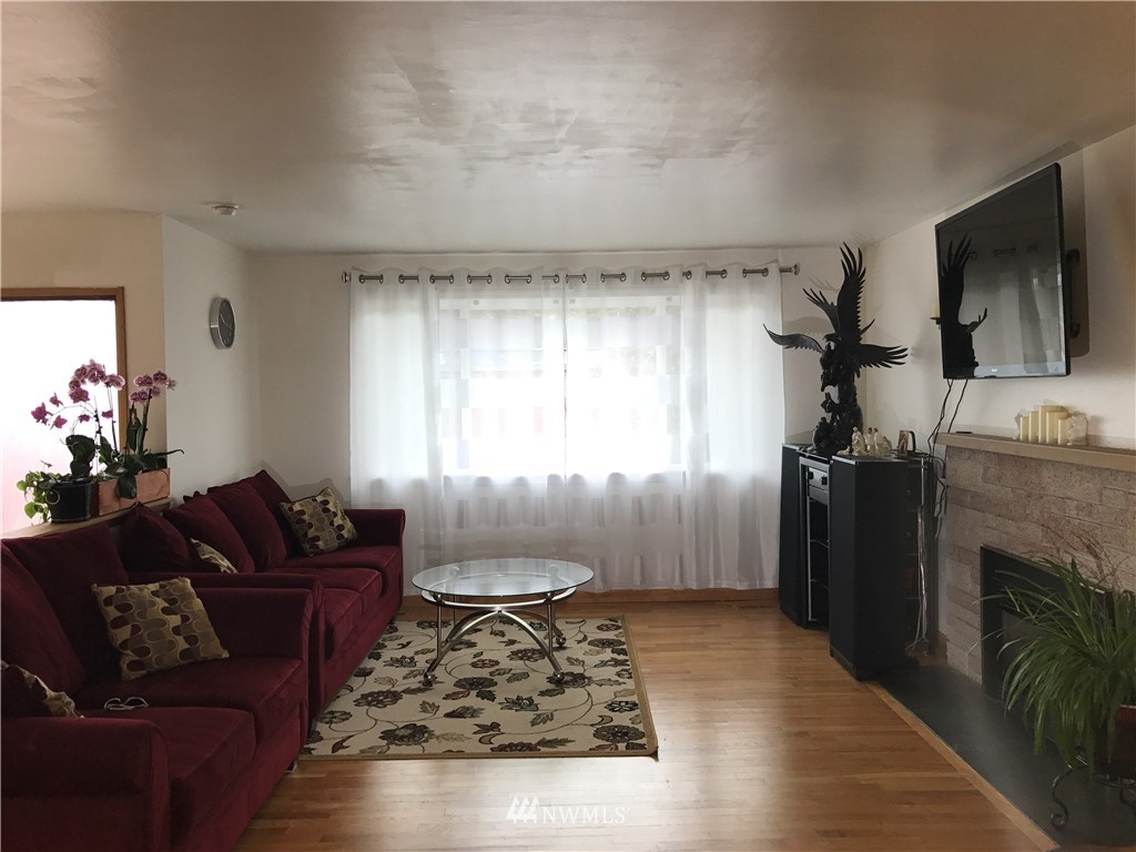 3514 Northeast 10th Place Renton, WA 98056 - Photo 3 of 13