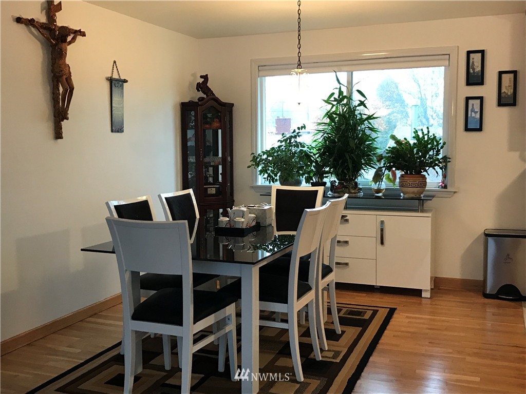 3514 Northeast 10th Place Renton, WA 98056 - Photo 4 of 13
