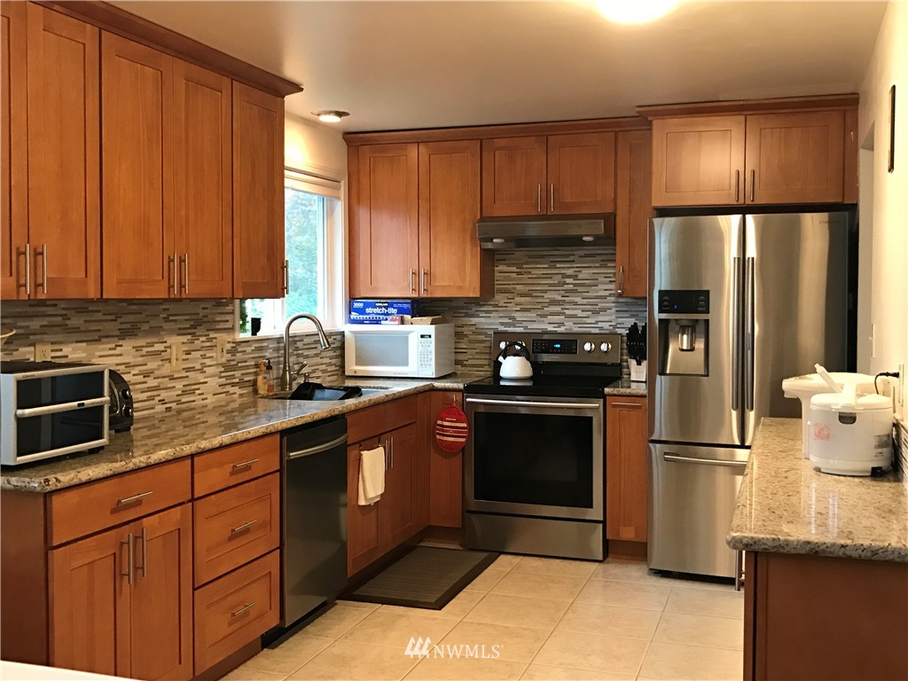 3514 Northeast 10th Place Renton, WA 98056 - Photo 5 of 13