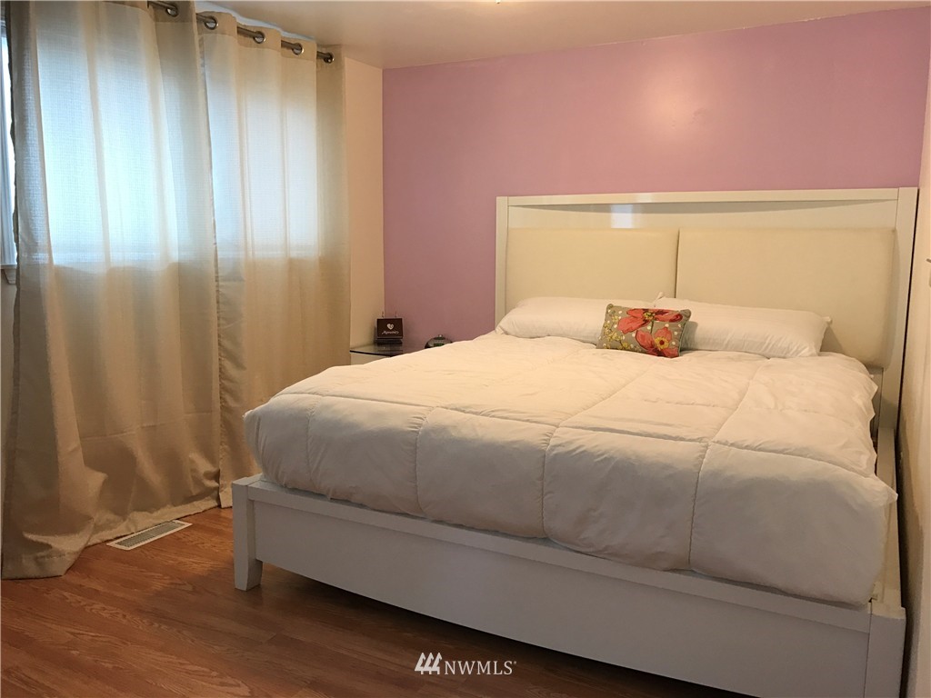 3514 Northeast 10th Place Renton, WA 98056 - Photo 7 of 13