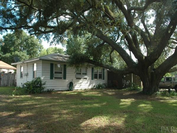 307 Rue Max Street Pensacola, FL 32507 - Photo 2 of 38 Cute little house on Rue Max in Aero Vista