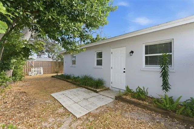 $825,000 | 2227 Montclair Drive, Sarasota, FL 34231