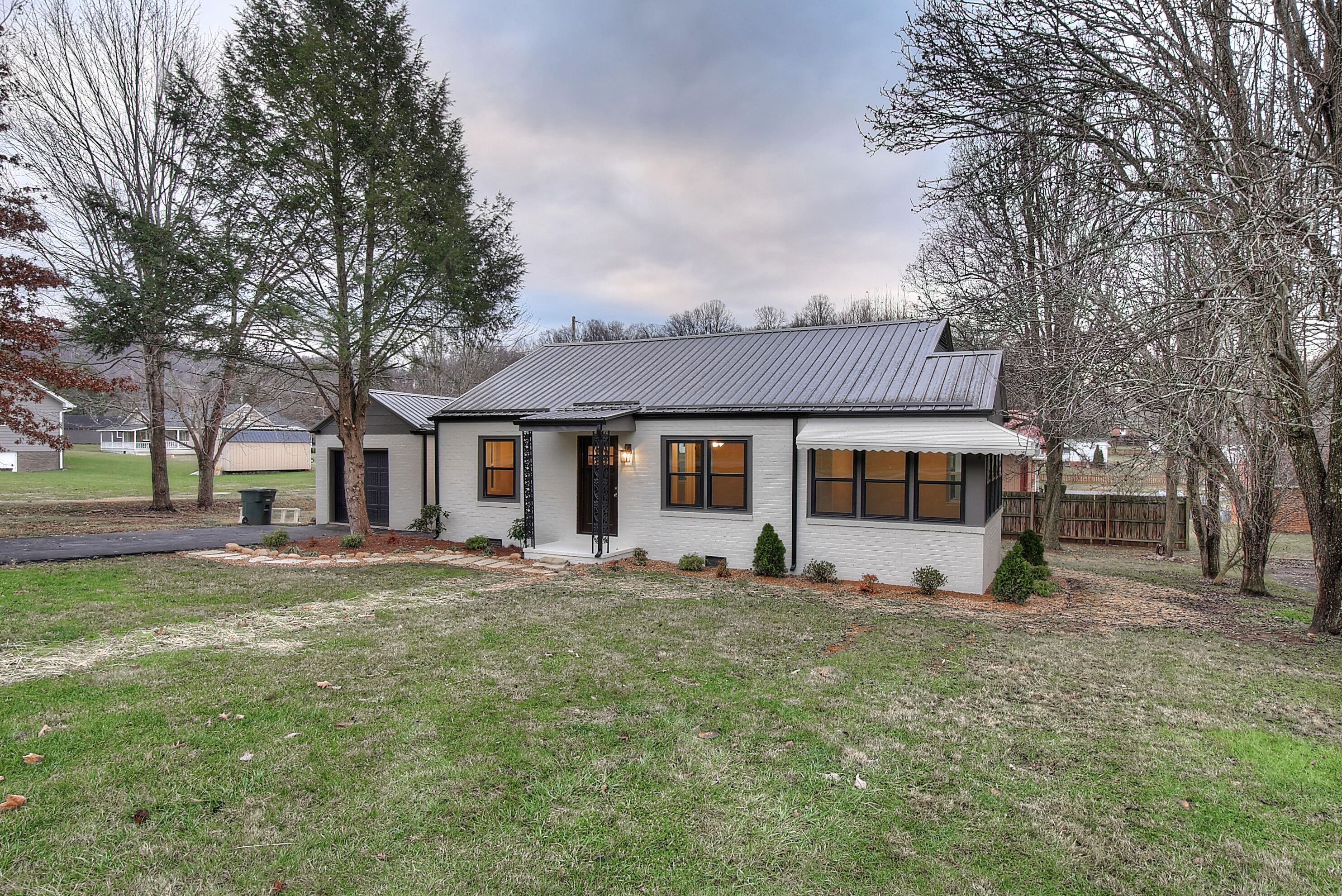 615 Pine Hill Road Elizabethton, TN 37643 - Photo 2 of 27 2