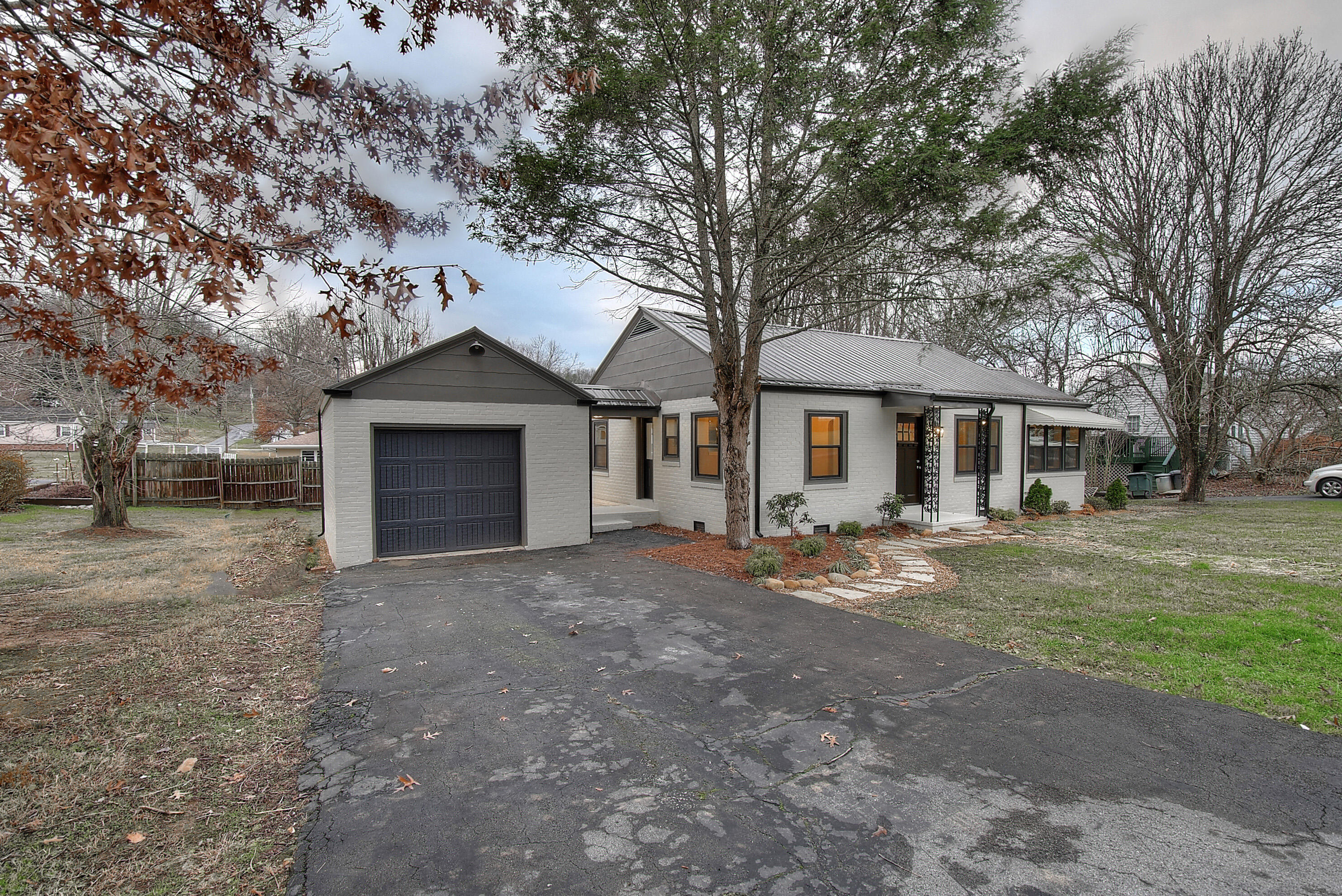 615 Pine Hill Road Elizabethton, TN 37643 - Photo 3 of 27 3