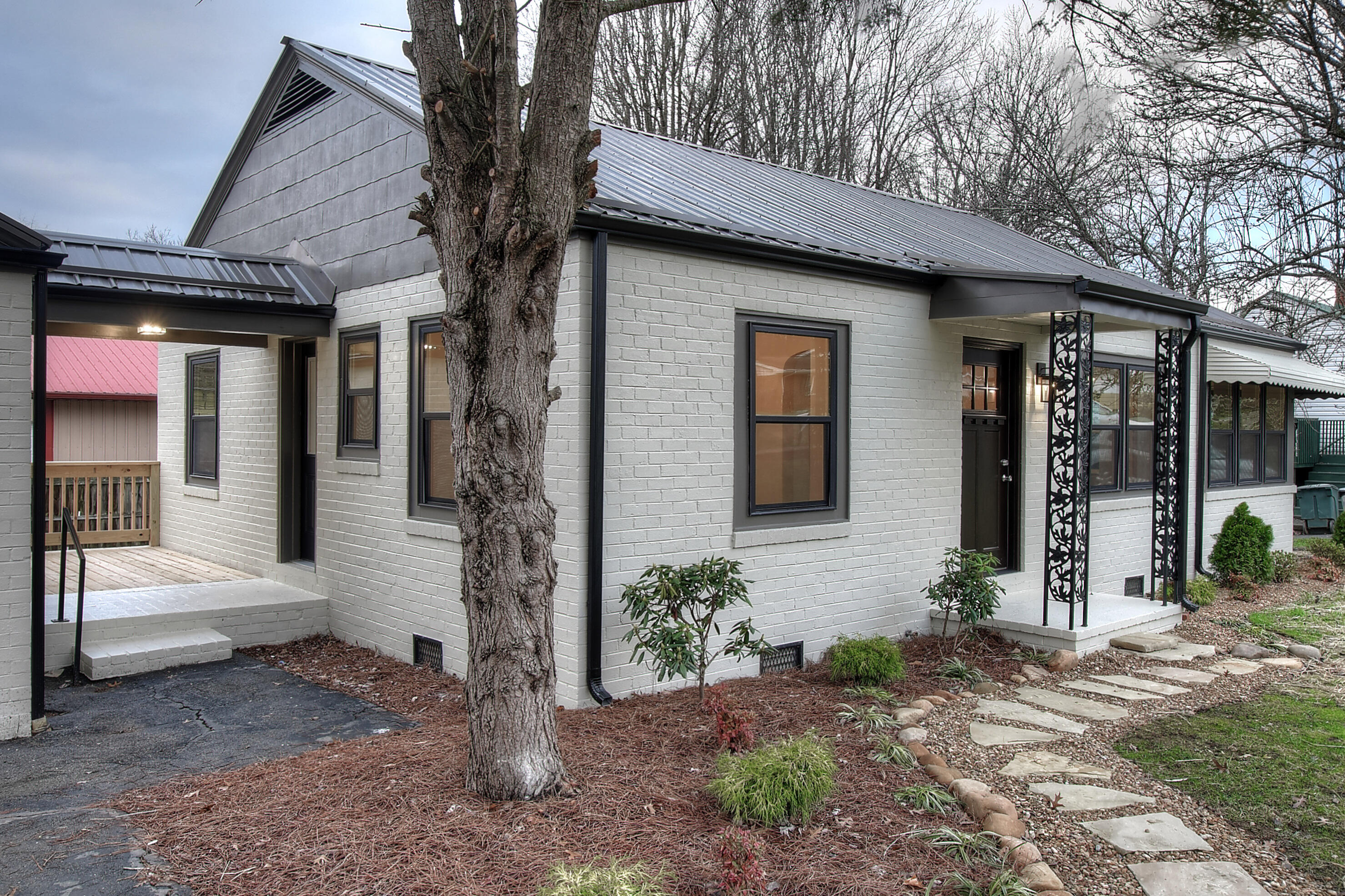 615 Pine Hill Road Elizabethton, TN 37643 - Photo 4 of 27 4