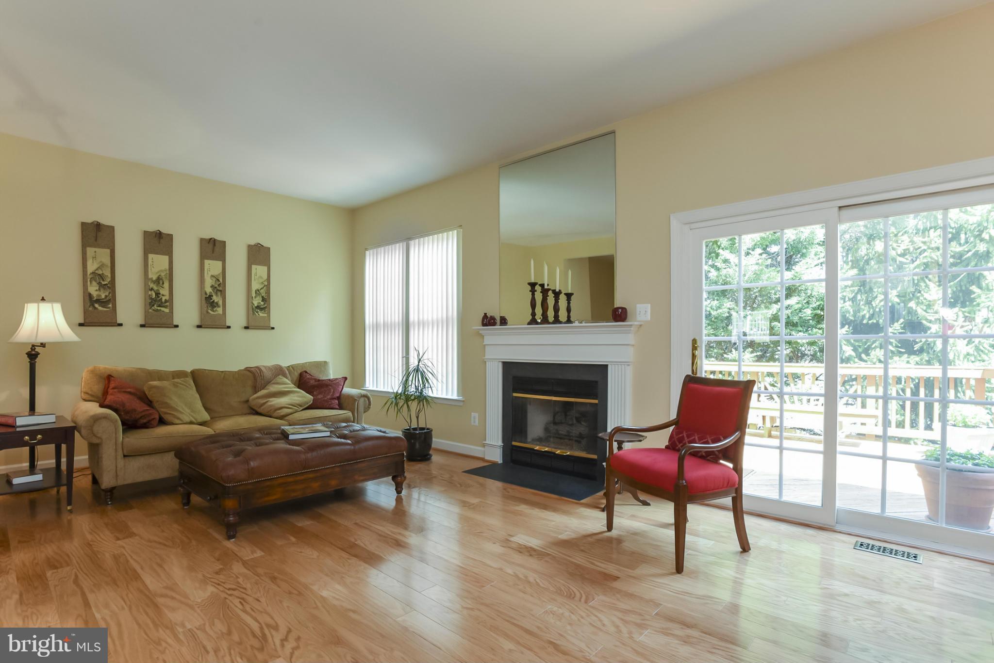 2823 Roesh Way Vienna, VA 22181 - Photo 5 of 22 Living Room